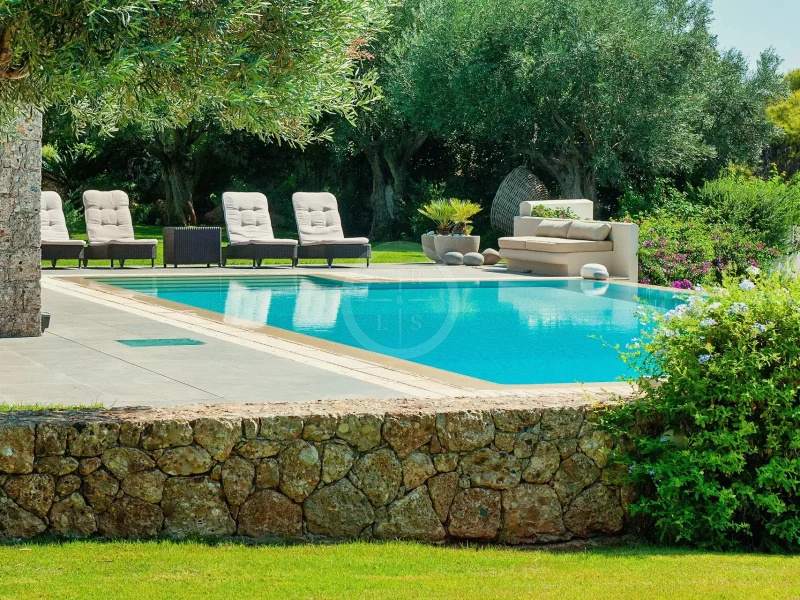 R3832 - Pool