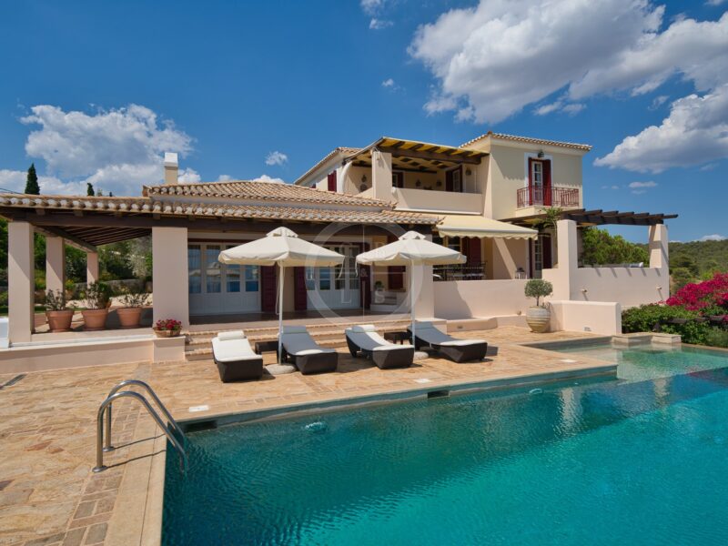 R4040-pool-sun beds