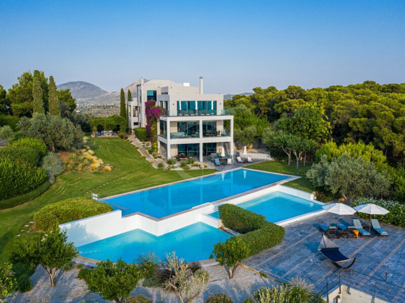 R4002 outdoors-pool